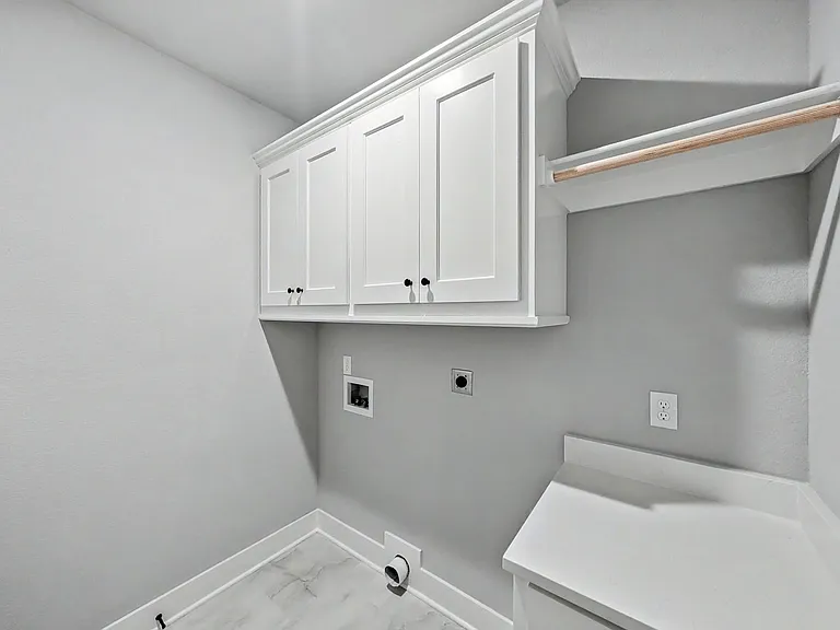 64 Islay Dr — Photo 16