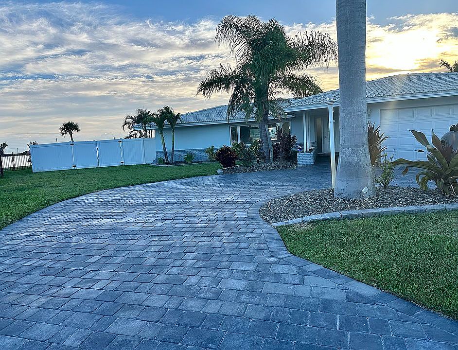 1st image of 451 Carmine Dr