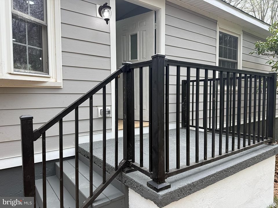 2nd image of 2219 Brown Ln
