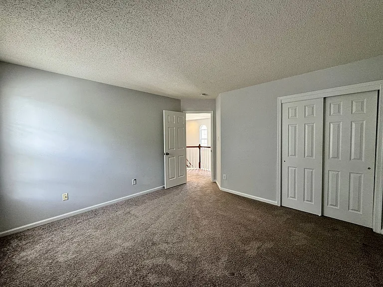2424 Seven Kings Rd — Photo 41