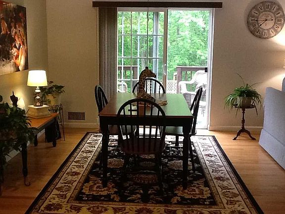 5th image of 281 Pinebrook Dr
