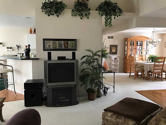 4th image of 449 Bunchberry Dr