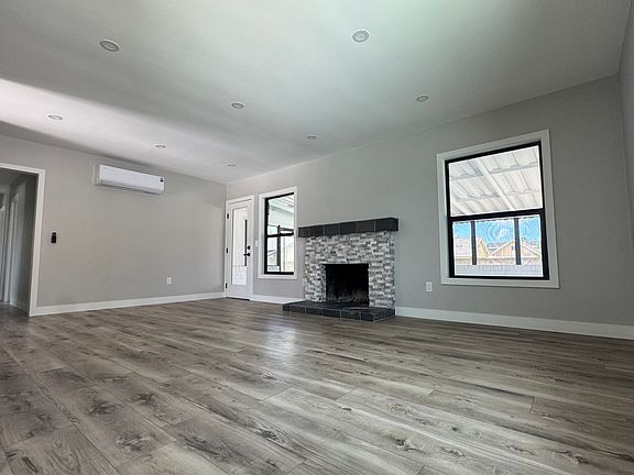 3rd image of 12222 Emrys Ave