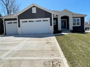 15521 Aspen Ct, Basehor, KS 66007