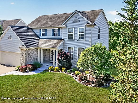 3rd image of 1241 Lobelia Ln