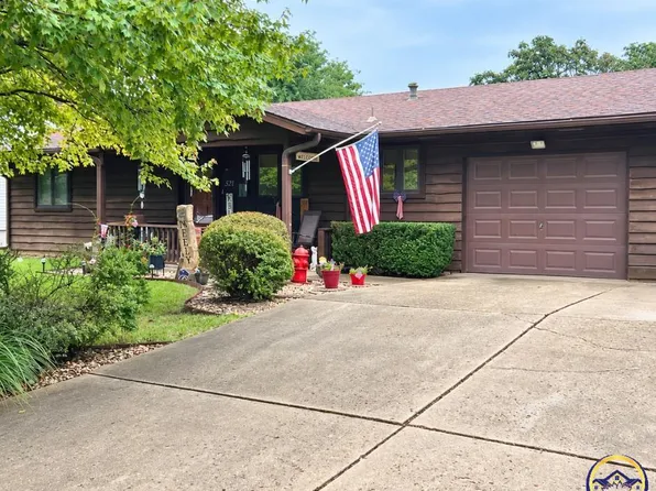 521 N 4th St, Carbondale, KS 66414