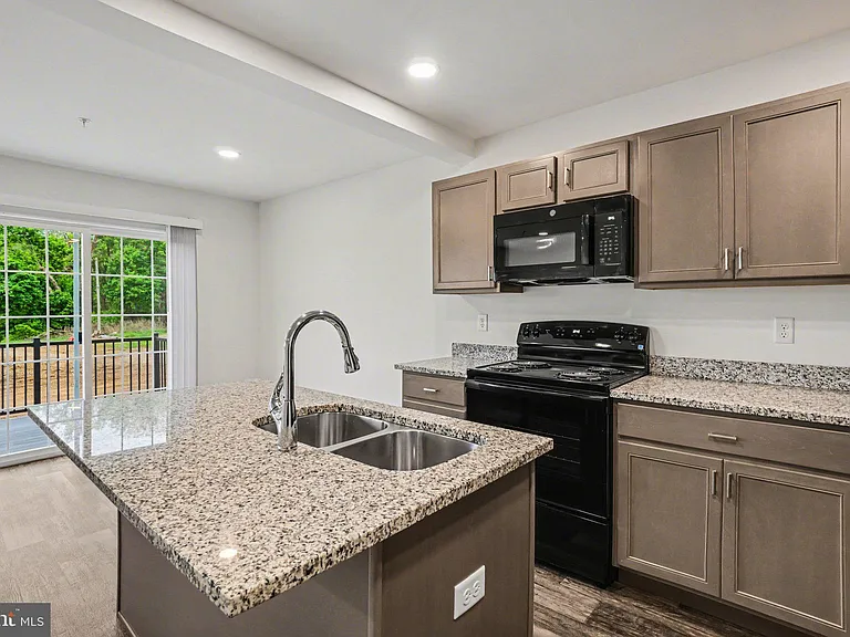 22 Sand St — Photo 13