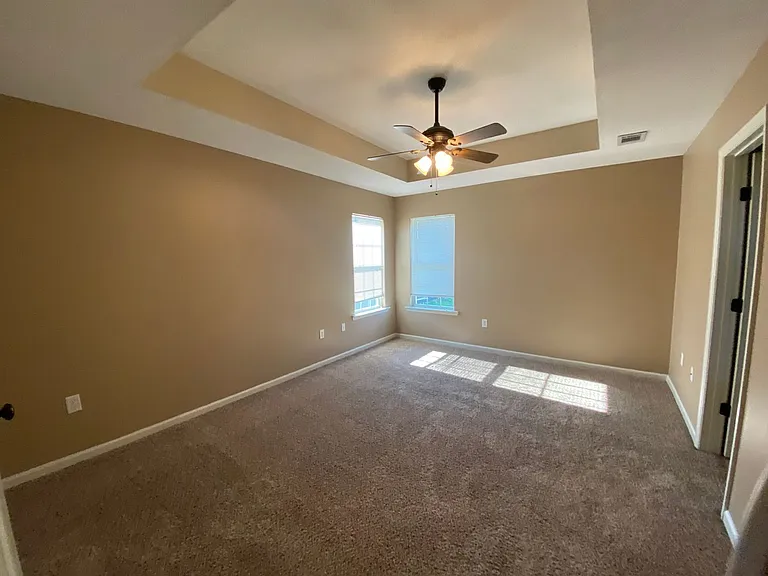4898 Grant Dr — Photo 4