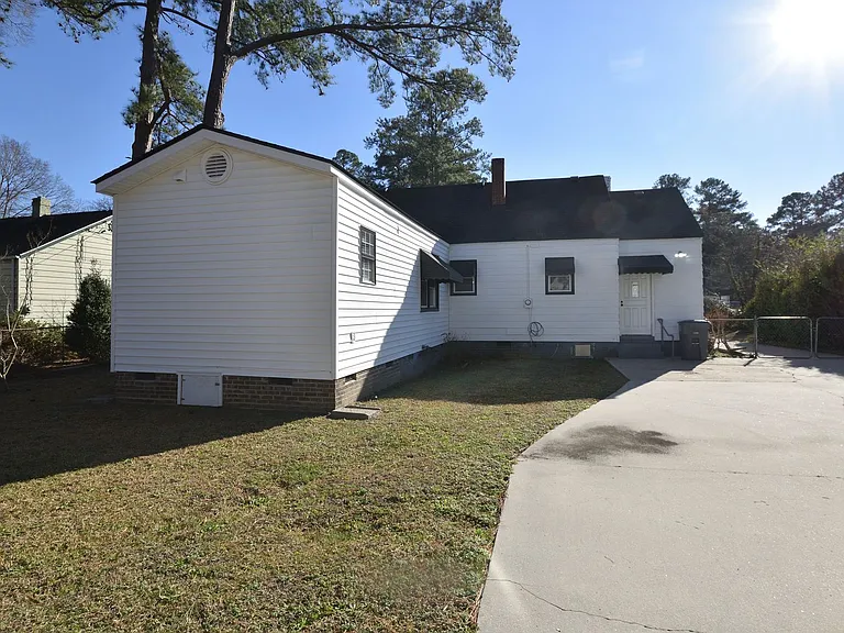 1420 Eastern Ave — Photo 12
