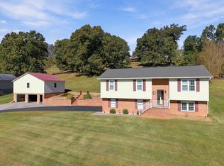 496 Glade Hill Dr, Lebanon, VA 24266