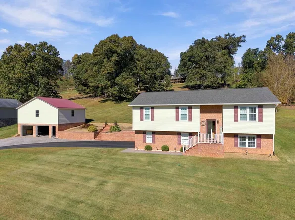 496 Glade Hill Dr, Lebanon, VA 24266