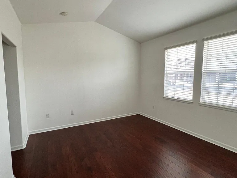 23140 York Ave — Photo 22