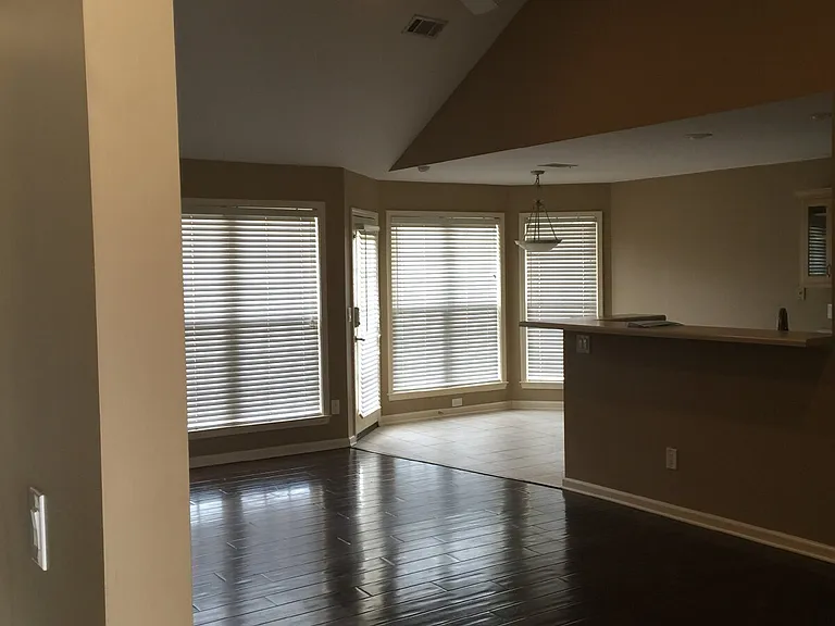 336 Oxford Cv — Photo 6