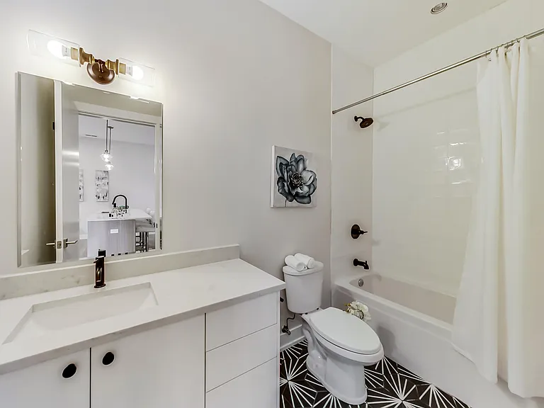 4010 N Lincoln Ave #405 — Photo 2