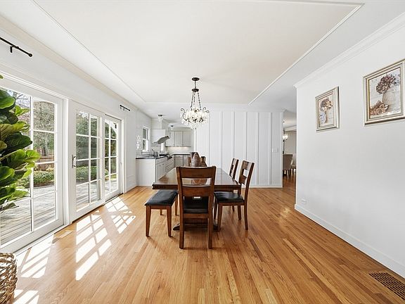 5th image of 136 Cedar St