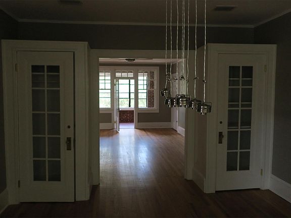 5th image of 2978 Riverside Ave