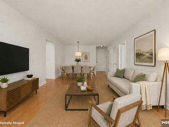 4th image of 45 River Dr S APT 912