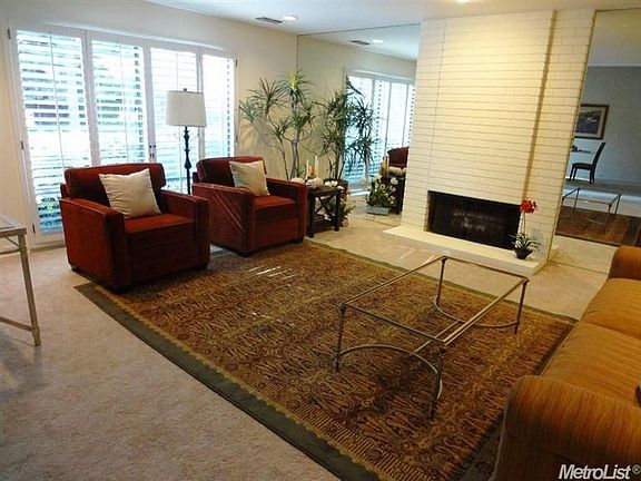 3rd image of 100 Elmhurst Cir