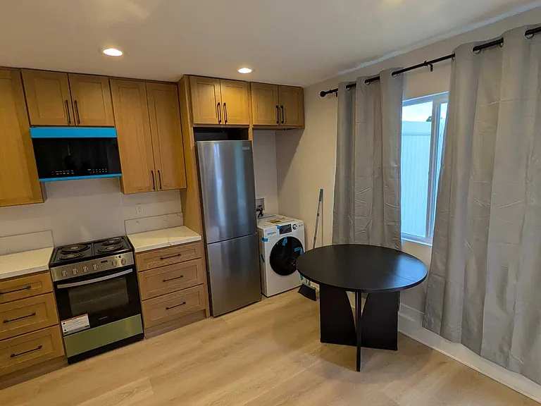 2322 Bonita St #B — Photo 8