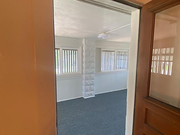 entrance to sun room