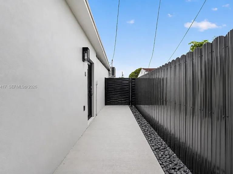 1011 NW 30th Ct #2 — Photo 7