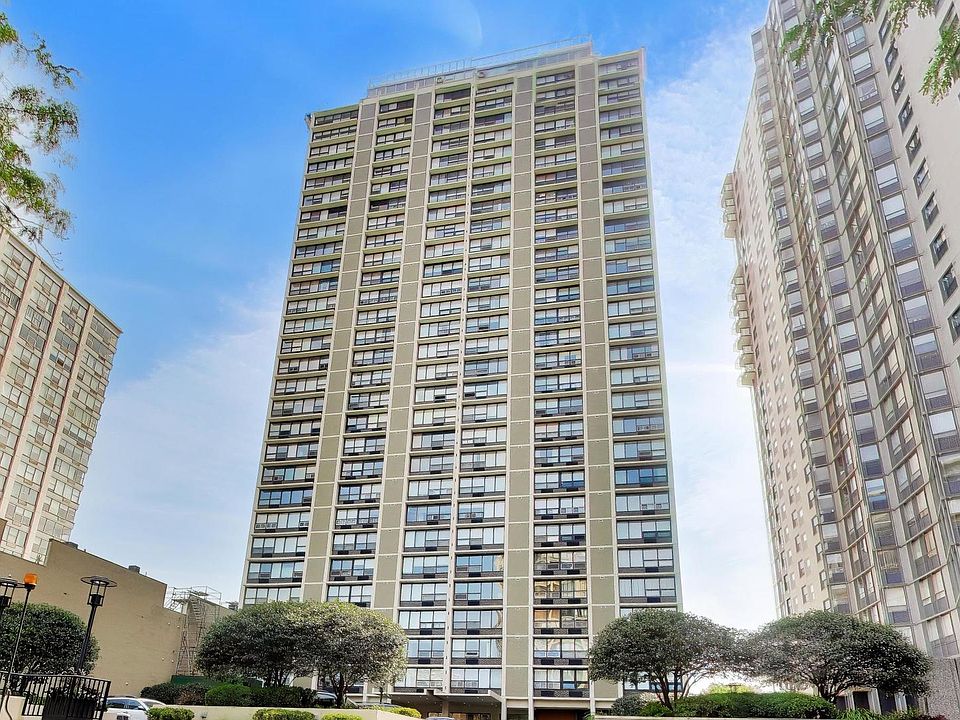 1st image of 5733 N Sheridan Rd APT 6C