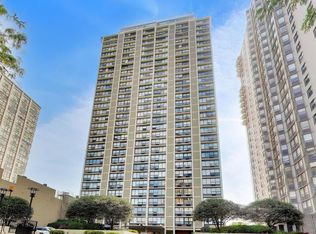 5733 N Sheridan Rd APT 6C, Chicago, IL 60660