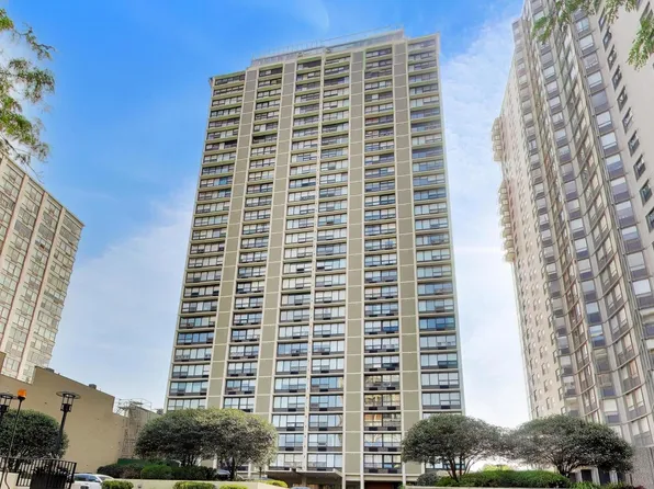 5733 N Sheridan Rd APT 6C, Chicago, IL 60660
