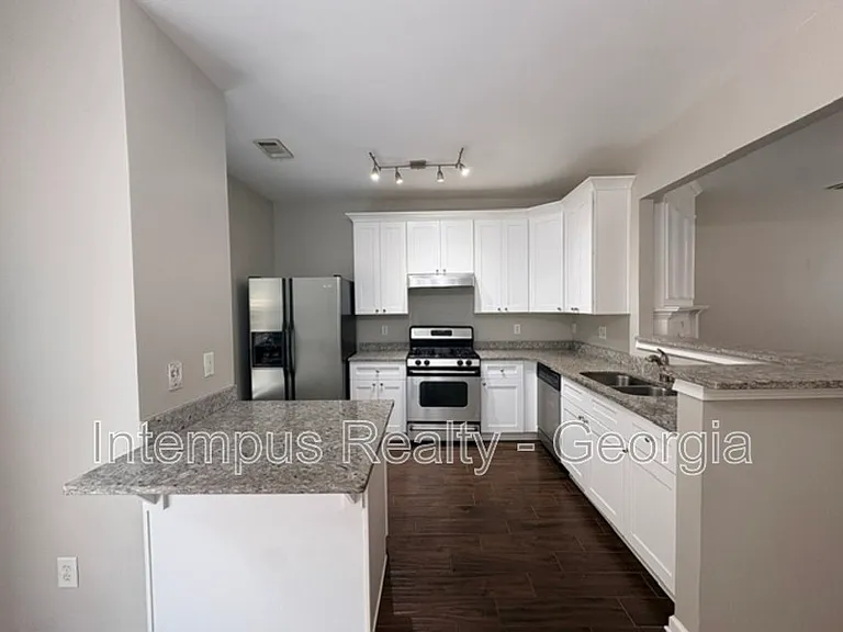 904 Prestwyck Ct — Photo 10