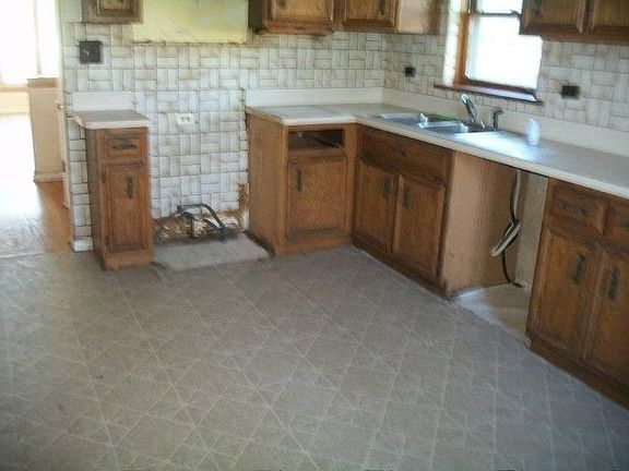 4th image of 4339 W 109th St