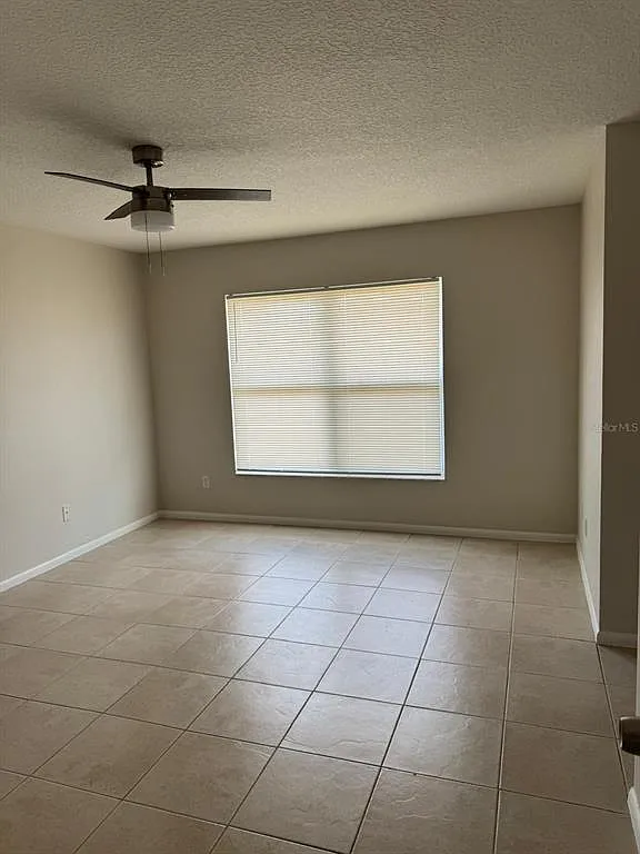 3 bed, 2.0 bath, 1410 sqft, $2,200 — Photo 3
