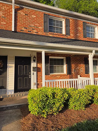 1215 Green Oaks Ln Photo 1