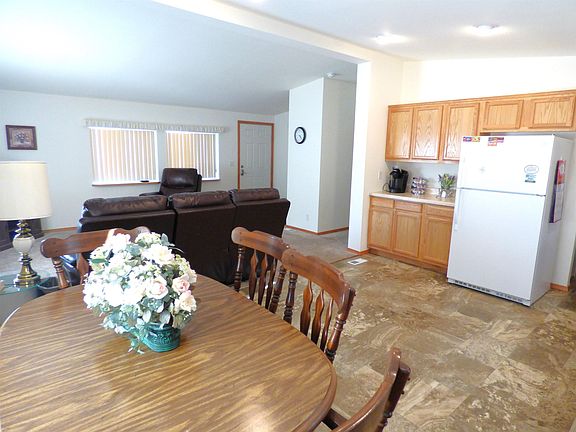 3rd image of 1824 N Grady Ln