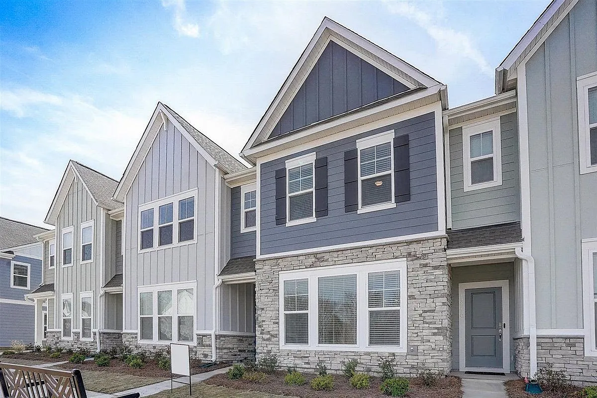 Photo 2 of 40 - Cedar Ridge Townhomes - Charlotte, NC Building Photo - Cedar Ridge Townhomes