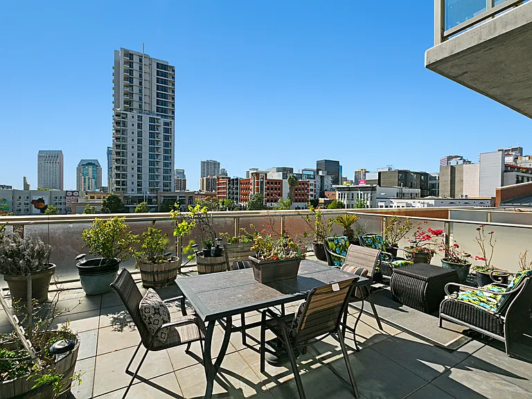 800 The Mark Ln #310 — Photo 22