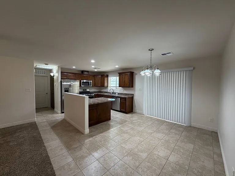 10191 E 34th Ln — Photo 5