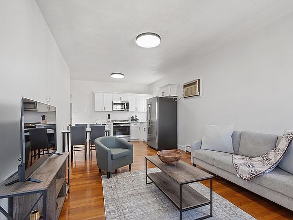 5th image of 52 Bonair St APT 6