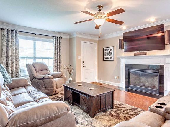 5th image of 1724 Point Wood Dr