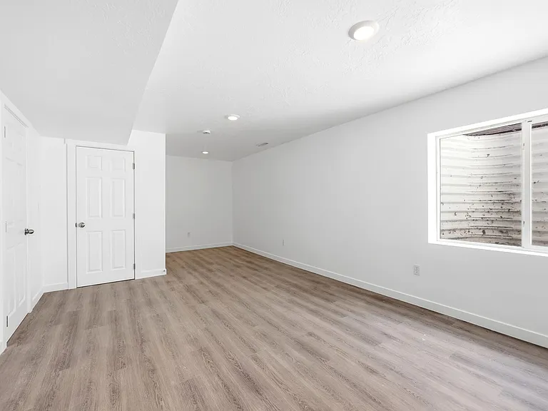 153 W Silver Springs Dr — Photo 22