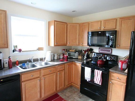 3rd image of 29 Rivers Edge Rd