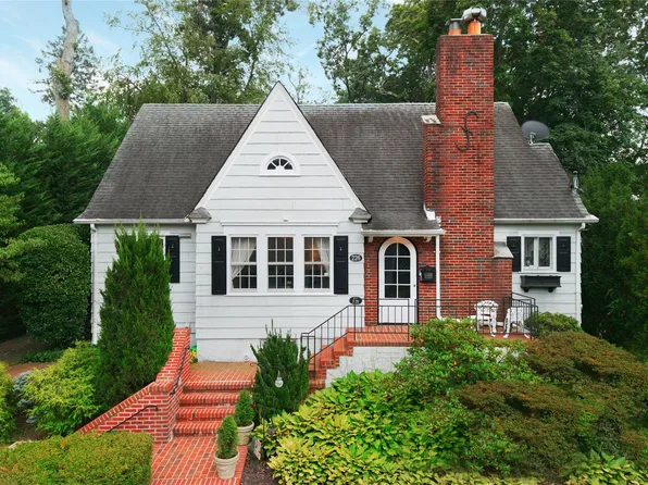 226 Nassau Avenue, Manhasset, NY 11030