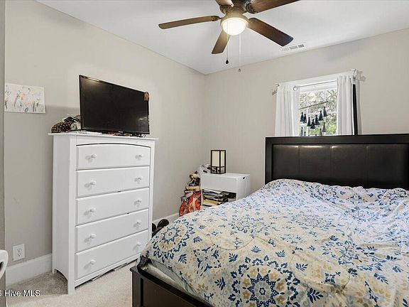 4th image of 905 7th Street