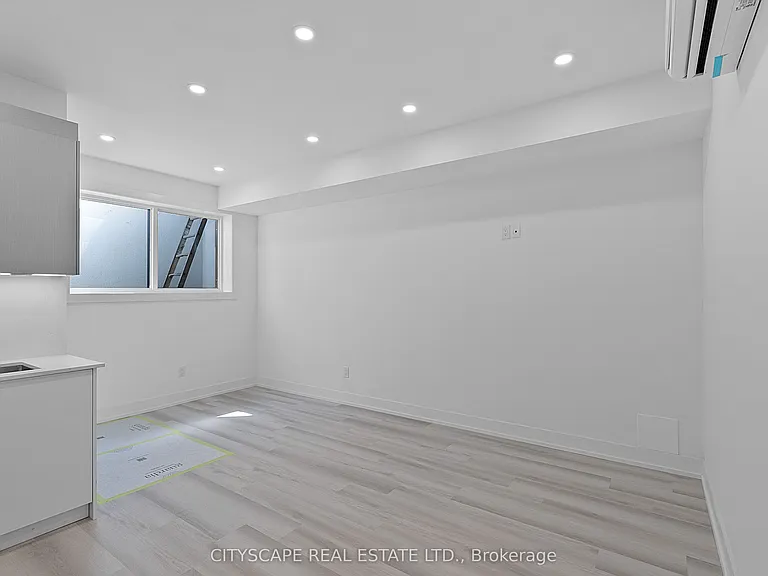 587 Oakwood Ave #1 — Photo 8