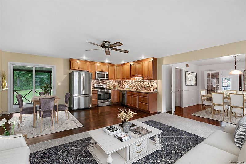 3rd image of 92 MEADOWBROOK Road