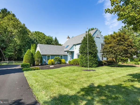 15 Sunrise Dr, Newark, DE 19711