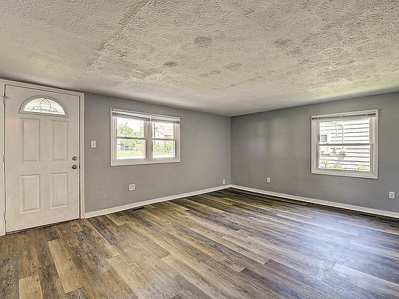 5th image of 2999 Clover Dr