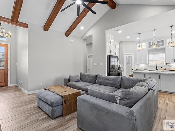 4th image of 210 Janet Cir