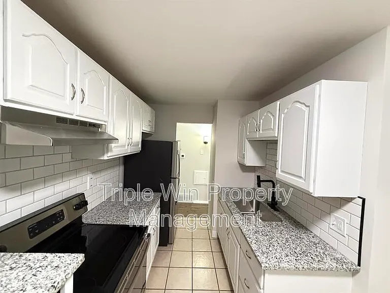 10805 Landseer Dr — Photo 14
