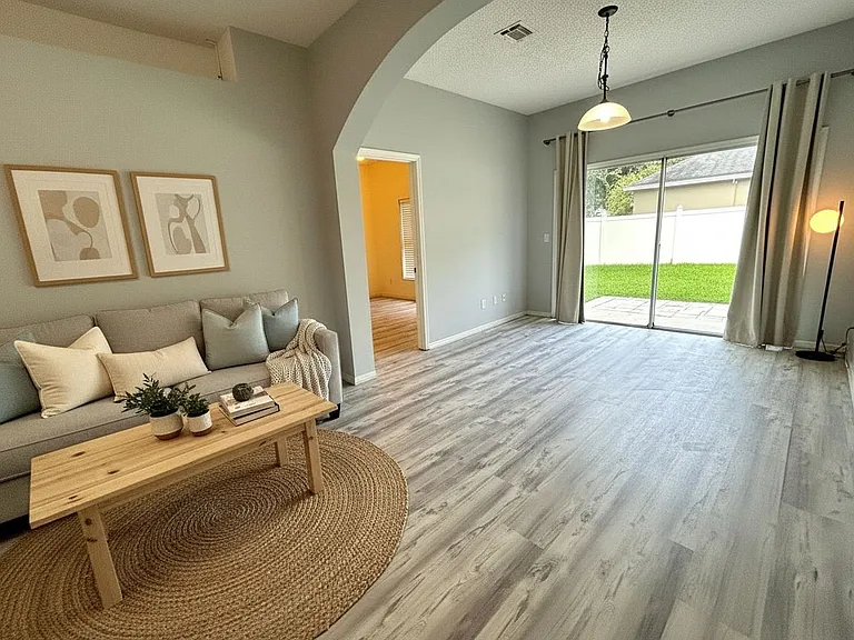 465 Eastbridge Dr — Photo 7