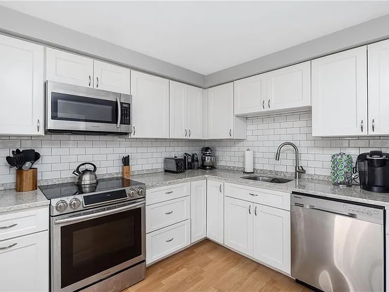 288 Green End Ave — Photo 16